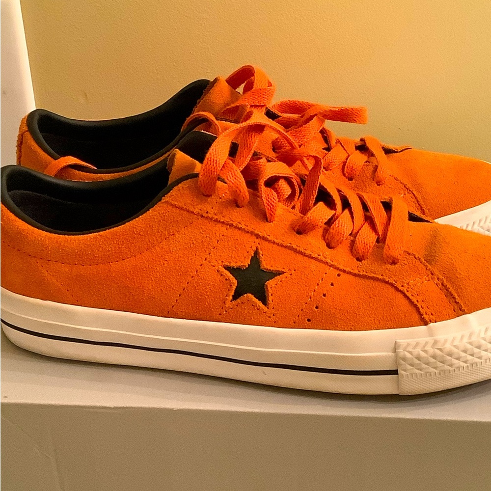 NWOT Unisex Converse One Star Pro Ox